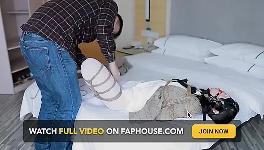 Hui09 - a White-stockinged Jk Girl Is Bound to the Bed with Ropes.