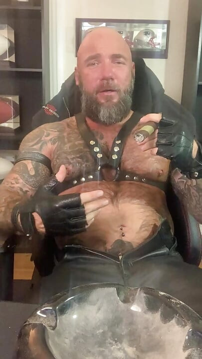 하드코어 지배, 저하, 가죽!