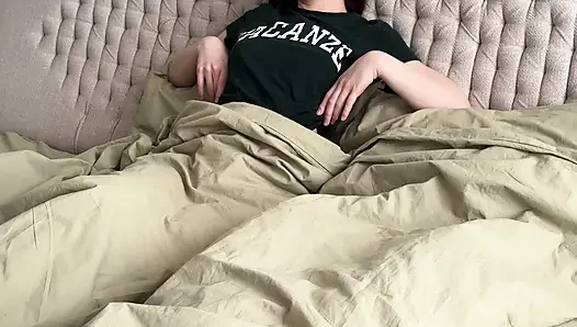 Sapık Üvey Kız Kardeş, Orgazma Ulaşmak İçin Üvey Erkek Kardeşini Kullanıyor! POV Cowgirl