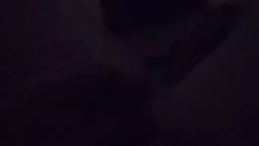 Bir yabancı oturma odasında kenar