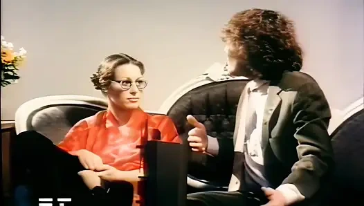 Dim İtalyan ışıklarının altında şehvetli sikişiyor