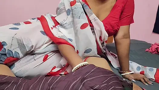 Kakak ipar India menggoda abang iparnya karena suaminya pergi ke angkatan laut selama enam bulan