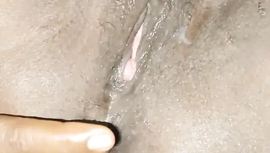 Karım amının içine muz sokuyor