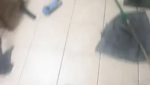 Pembantuku ngentot di dapur (istriku baru ketemu sama kami)