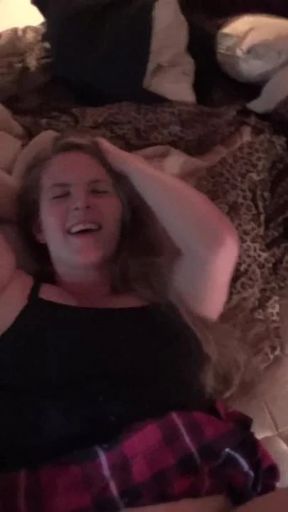 Cumming Hand Free On My Girl's Face