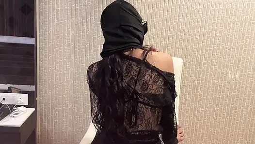 Indian Hot girl apni chut ki garmi mitati hai dildo she