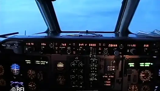 Vollbusige alte MILF bekommt arschfick in einem heißen dreier