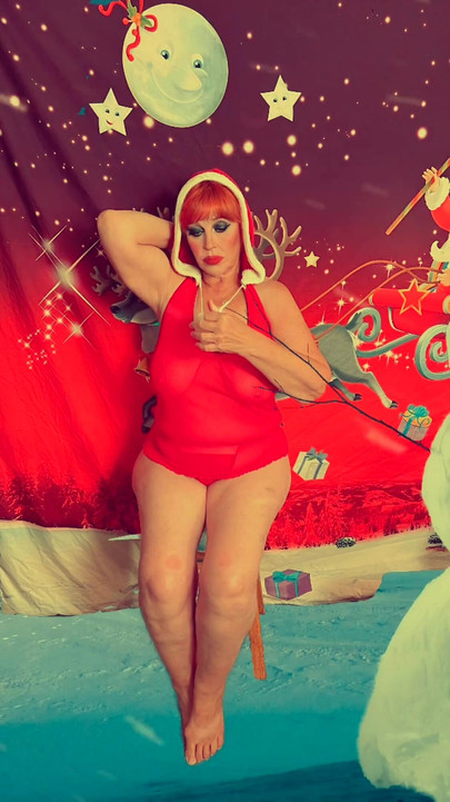 Granny Carmen's Christmas Sucking, Diddling & 2 Position Fucking Orgasms