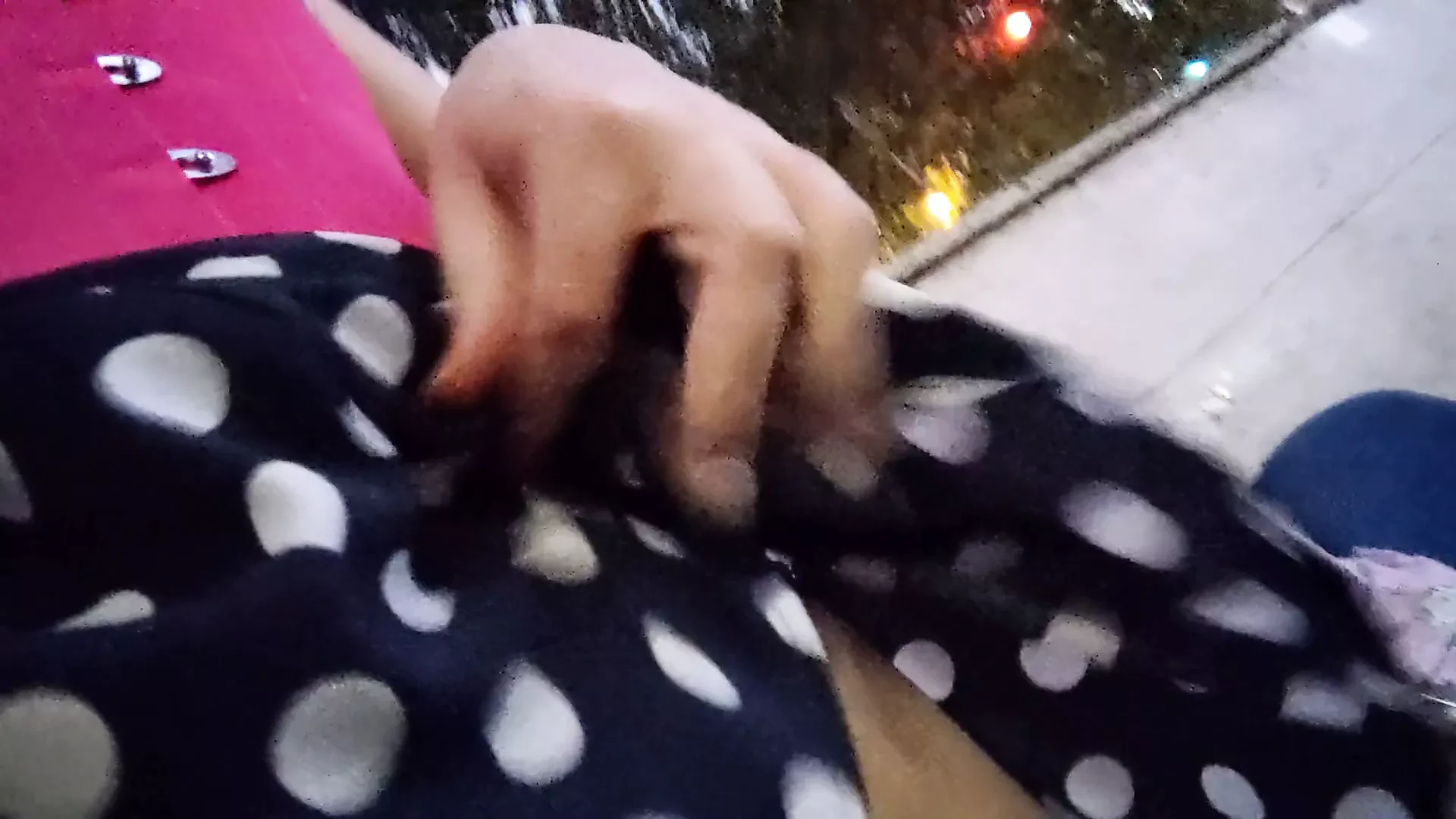 在酒吧前把我的girldick带出去