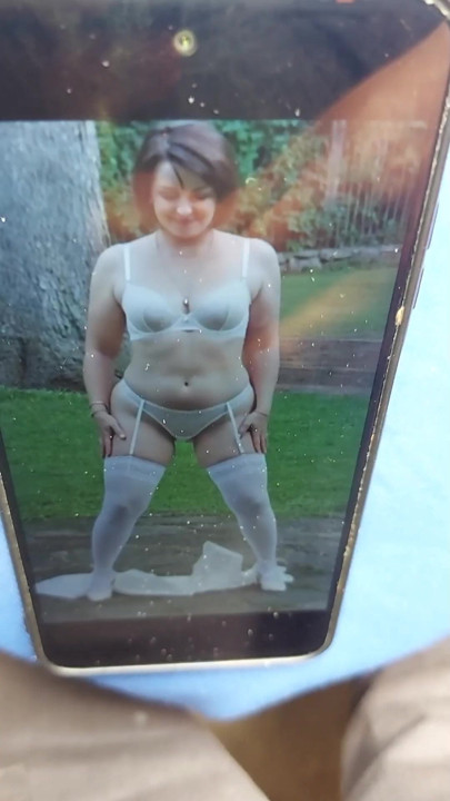 Sperma tisztelgés Bettynek