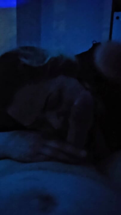 Cewek itu memberikan kepala terbaik yang pernah ada