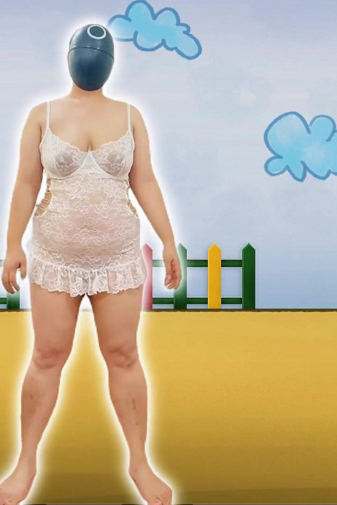 Miss Lula se exercita em lingerie branca