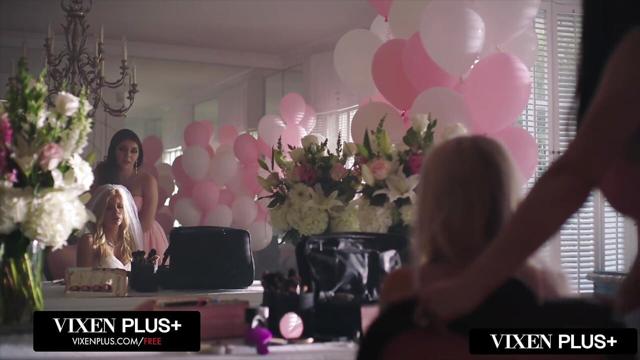 VIXENPLUS första BBC för blonda Riley Steele