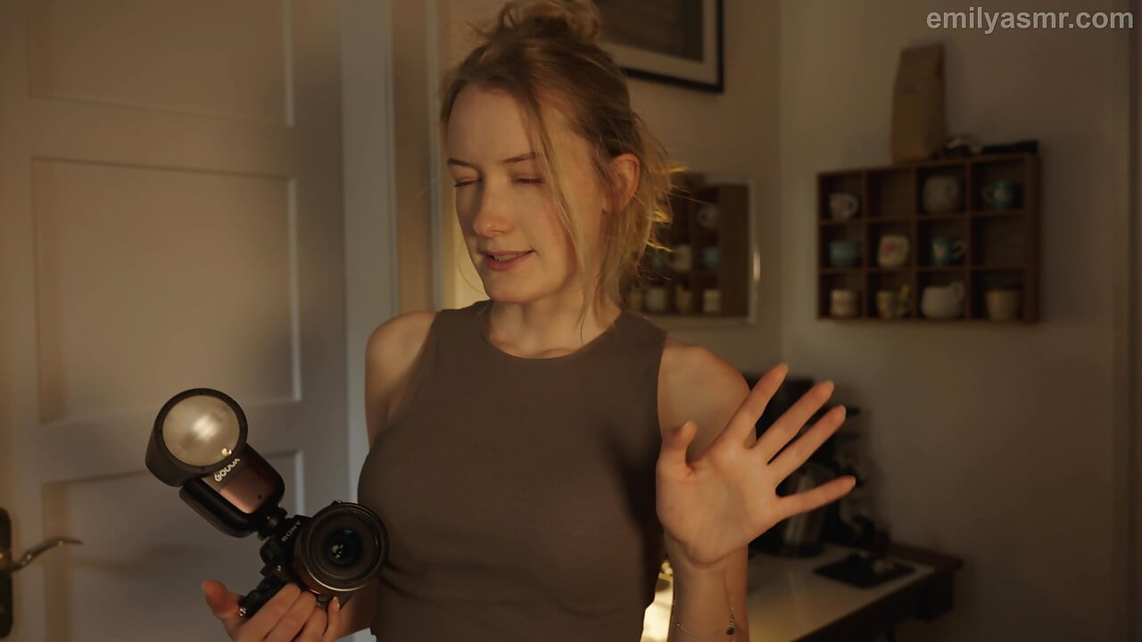 Asmr-fotograaf heeft een mannelijk model nodig ... Ze heeft je nodig!