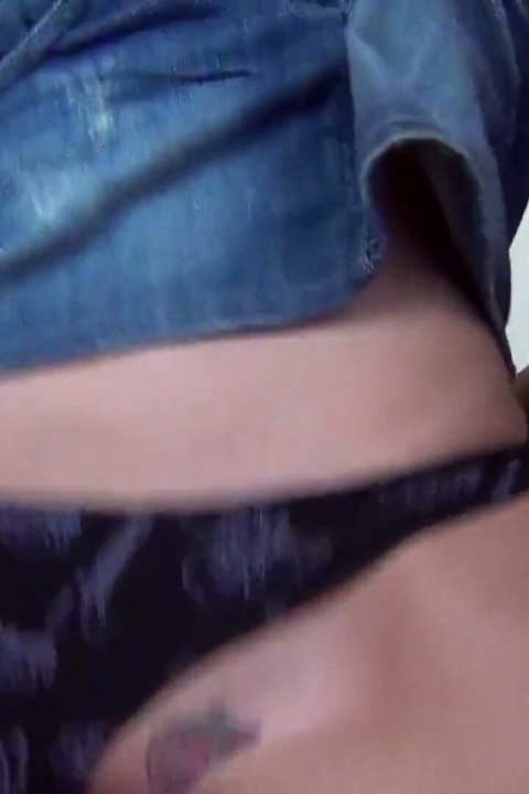 Öffentliche pickups - Amateur-Bffs miyuki son und Noe Milk teilen schwanz von fremden