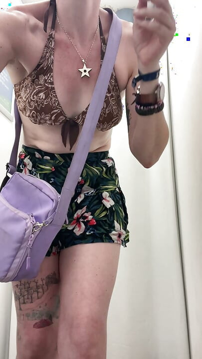 Thoát Y Trong Một Cửa Hàng Khi Tôi Khỏa Thân Thử Váy Và Áo Bikini