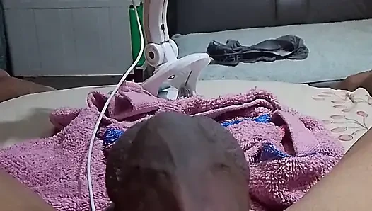 Temmuz'un birincisi video seks izlerken mastürbasyon yapıyor