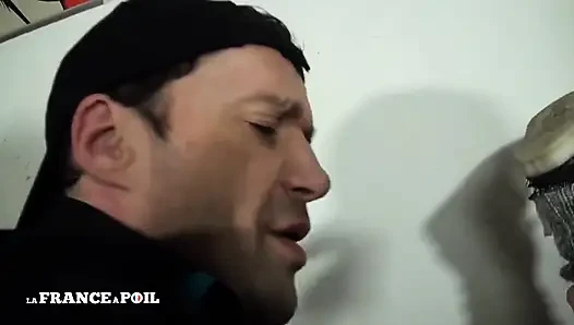 Хорошенькой рыжей шлюшке с огромными сиськами засадили в задницу и обкончали на ее грудь