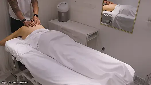 Istri yang doyan selingkuh ngentot terapis pijat