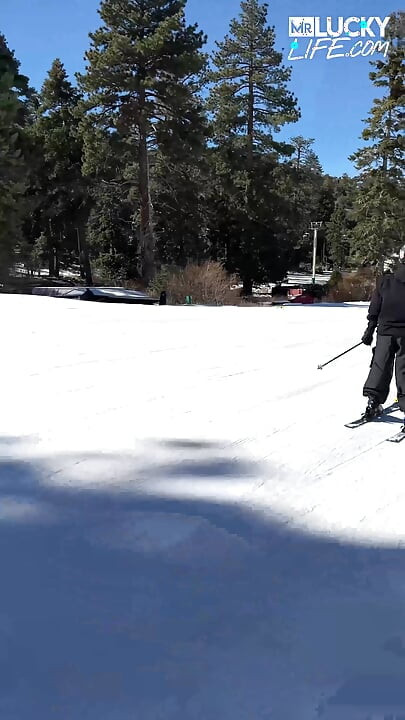 Roxie Sinner สุดฮอตเธอทําให้หิมะละลาย