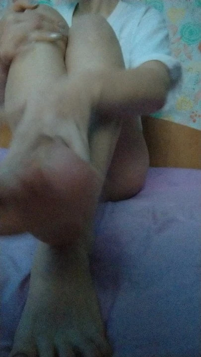 Hottie jerking off her pussy