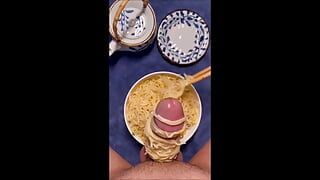 Essen sex - sperma auf nudel