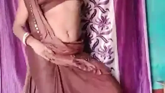 Desi vilege bhabhi sexy dance video