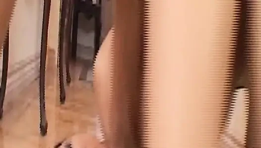Wanita dewasa rambut cokelat ini dientot habis-habisan sampai muncrat banyak banget