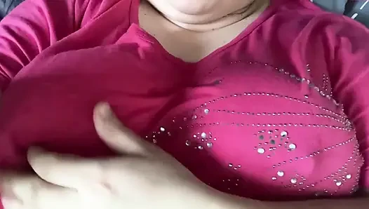 SSBBw spielt hart mit meinen möpsen, brustwarzen