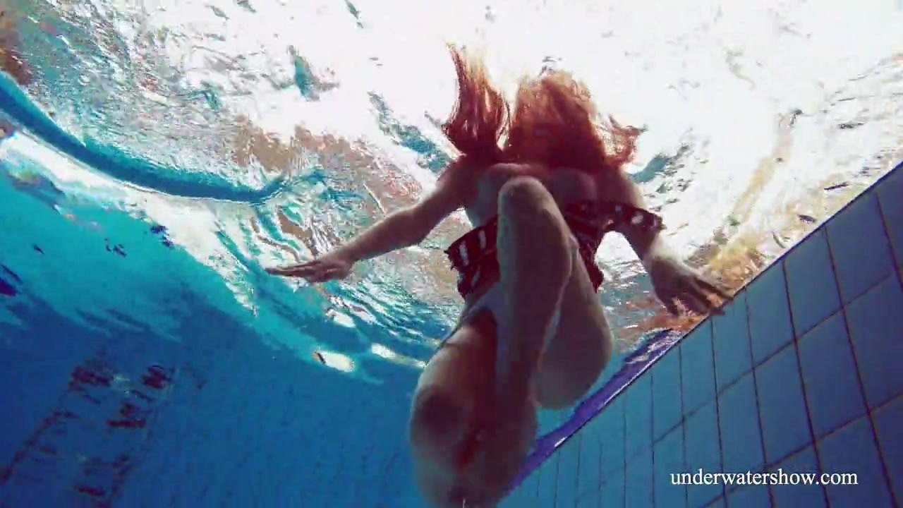 Hairy teen Mohnatka in xxxwater show