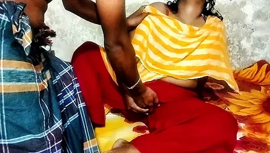 Istri lokal muncrat dan muncrat keluar jusnya dari intensitas ngentot.