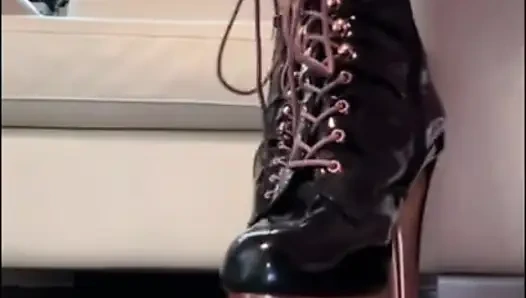 Fetiş orta yaşlı seksi kadın dominatrix katy tanrıça kadın egemenliği bdsm sahibe lateks sapık ayak fetişi yüksek topuklu ayakkabılar