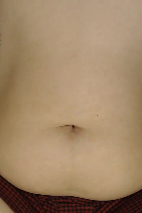 Apretando mi barriga gordita
