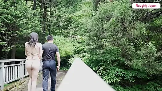 İri göğüslü evli kadın her sınırı zorlayan ilk açık havada çekimine adım atıyor 2.