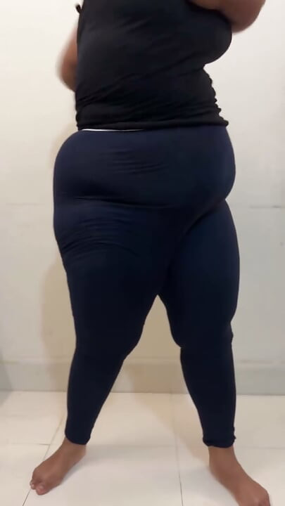 Sfw vlog: culona grandota tetona chica musulmana Anippe muestra su recorrido matutino