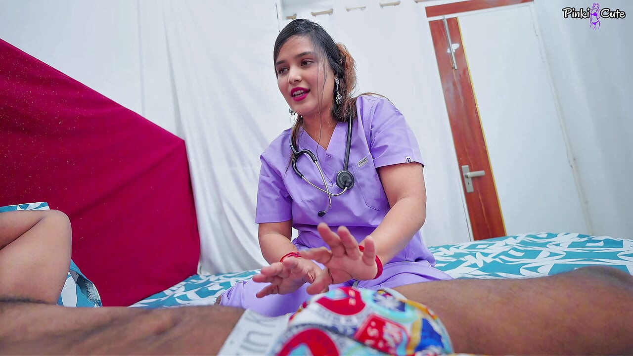 Indische Krankenschwester pisst auf dem bett des patienten, wenn sie vom patienten im HINDI-dirtytalk hardcore-fick bekommt.