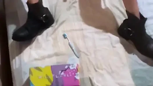 Kızıl saçlı kızın ilk kez anal tıkaçla denemesi