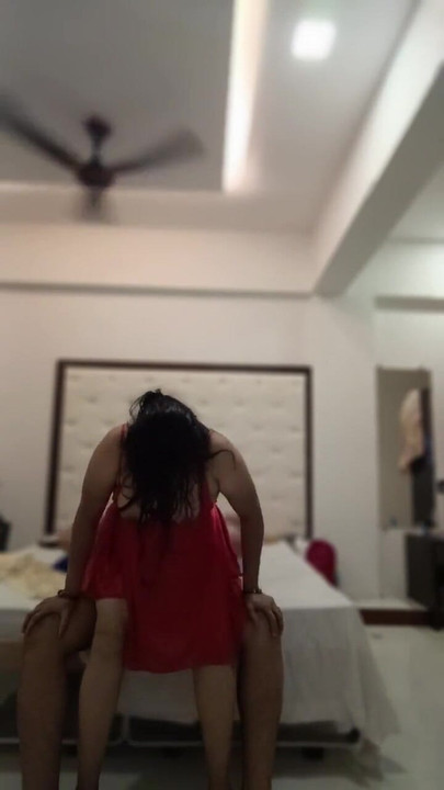 Jaw-dropping moment from "Desi aunty riding in hotel"