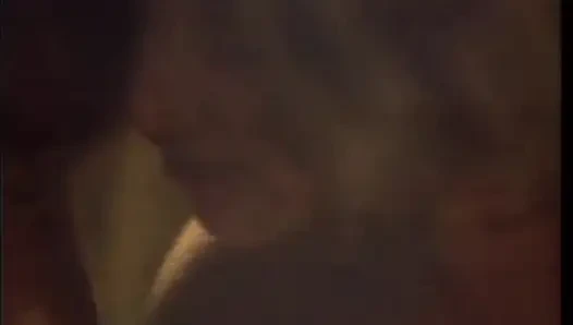 Üç azgın orta yaşlı seksi kadın birbirlerine sikişmeden önce ıslak amcıklarını parmaklamanın tadını çıkarıyor