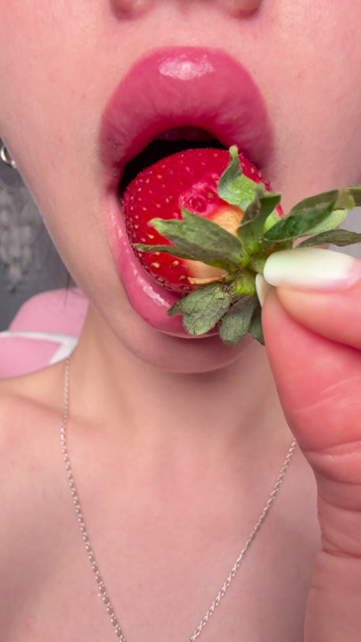 Juicy strawberry asmr - wet lips Close-up