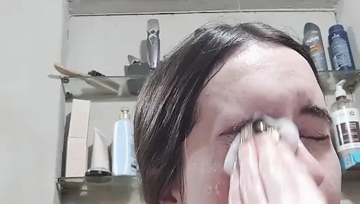 Soyunuyor, ayakkabılarımı çıkarıyor, makyajımı çıkarıyor, yatacak her şey. Sweet Dreams My Loves