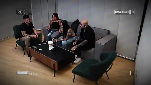 Дом Траха, Я Трахаю Эллисон Свит, Пока Мои Друзья Играют В Uno