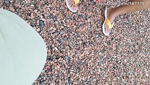 Чернокожая милфа Shiney, ноги, бедра и хорошенькие розовые пальцы ног