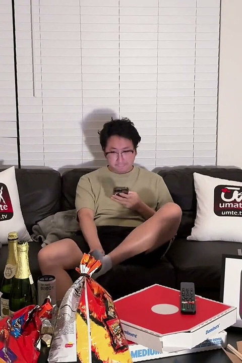 สาวร่านเอเชียมาที่ห้องฉันและขี่ฉันจนหยุดไม่ได้