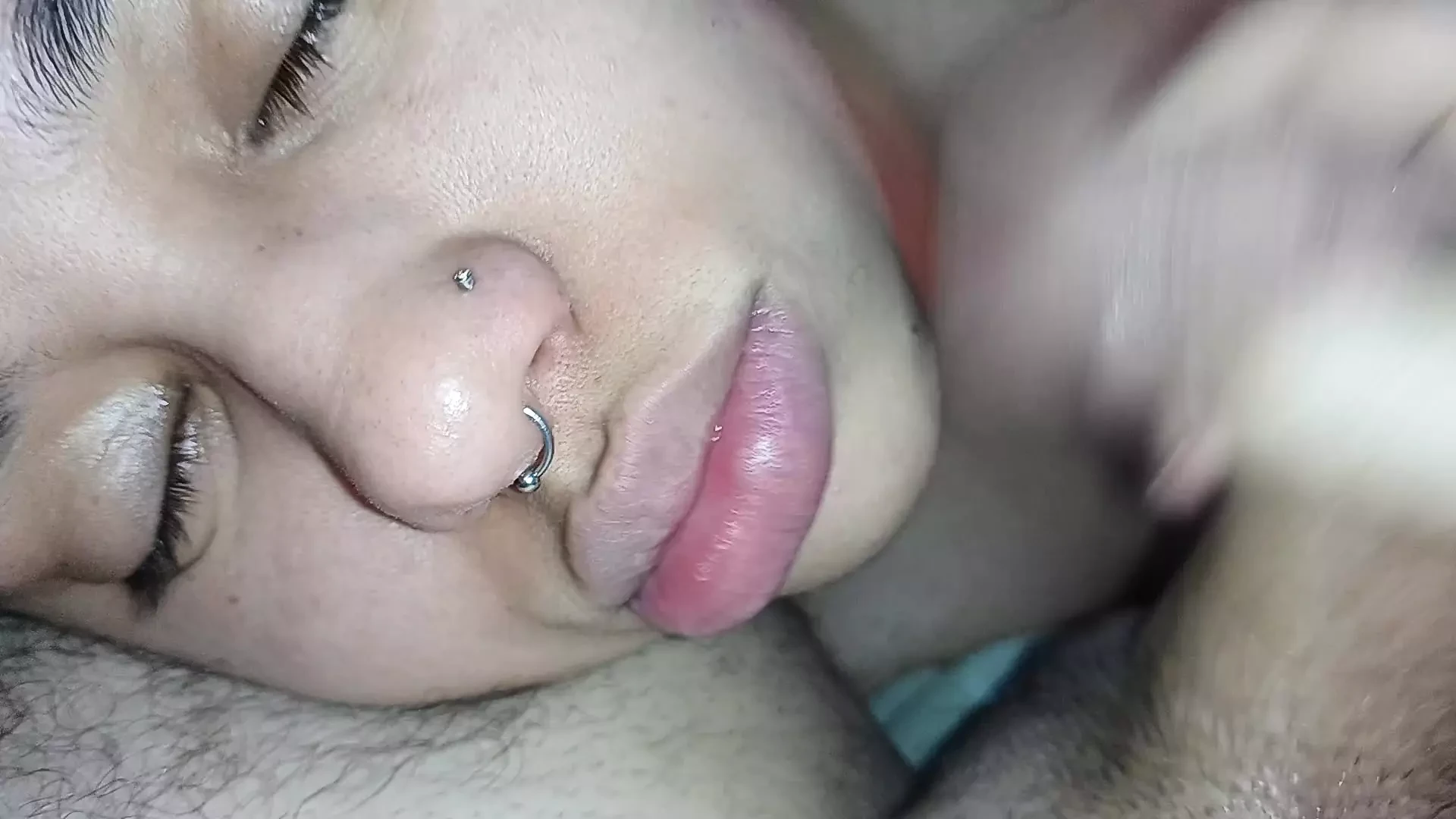 PRECATION THE SLUT'S LIPS WITH LOTS OF CUM, WHICH DRIP INTO HER MOUTH