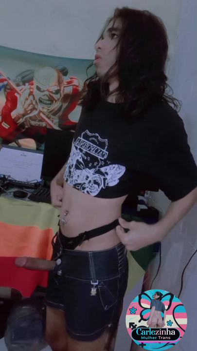 Carlezinha Woman Transvestite young cocky in short shorts and naughty panties
