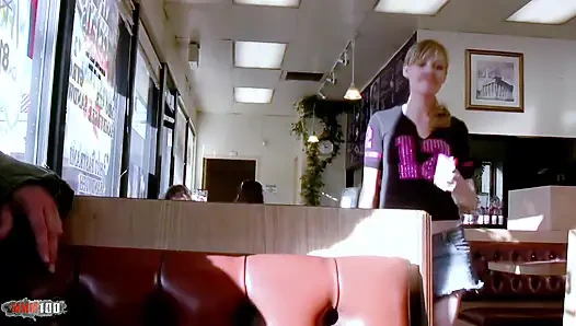 Bill bailey und nicole ray: Blondes schätzchen nimmt großen schwanz