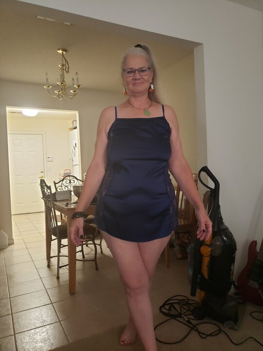 Hot Granny Momma Vee Pulls Over To Suck Her Step Cousins Cock!