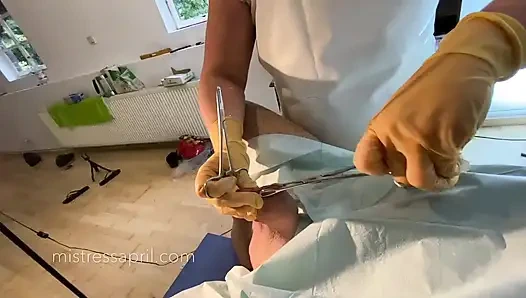 Nyonya April dominatrix - menjahit kontol klinis