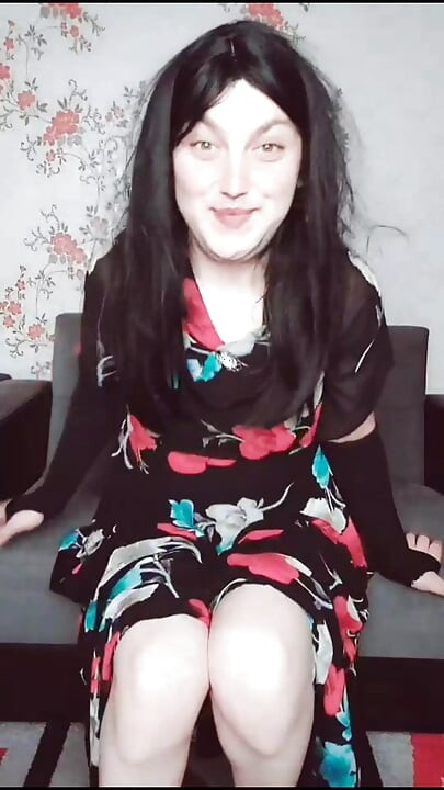Flowered Pinky and Black Hair Cute Young